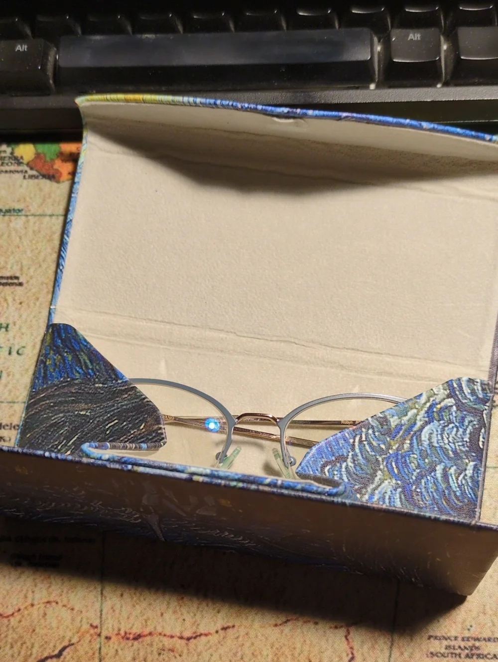 Van Gogh Glasses Holder